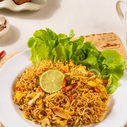 ผัดมาม่าต้มยำ