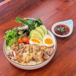 ข้าวหน้าสเต็กไก่ย่างจิ้มแจ่ว