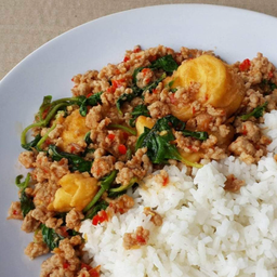 กะเพราเต้าหู้ไข่หมูสับ