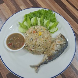 ข้าวผัดปลาทูพริกสดจับคู่เครื่องดื่ม