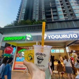 โยกุรุโตะ (Yoguruto) ตลาดเดินเล่น