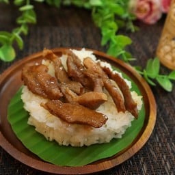 ข้าวนึ่งหมูทอด