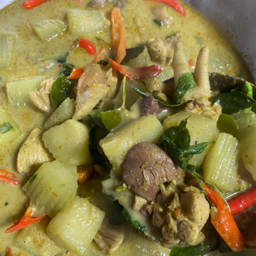 แกงคั่วไก่กับฟักเขียว (พิเศษ)