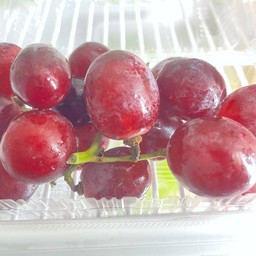 องุ่นแดงไร้เม็ด หวาน อร่อย
