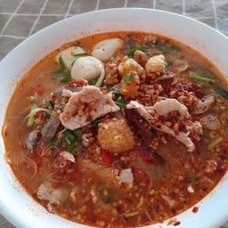 ก๋วยเตี๋ยวต้มยำจารุพร