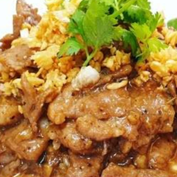 หมูกระทียมราดข้าว