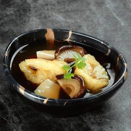 กระเพาะปลาน้ำแดงเป๋าฮื้อ