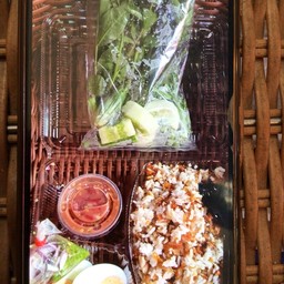 ข้าวน้องไก่น้ำพริกผักสดไข่ต้ม