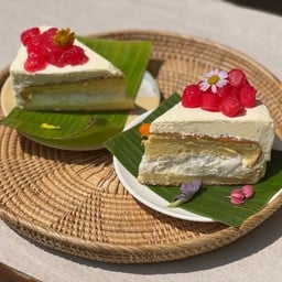 เค้กมะพร้าวอ่อนทับทิมกรอบ