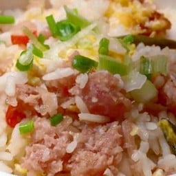 ข้าวผัดแหนมขุนวัชร์
