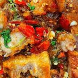 กระเพราหมูกรอบใส่วุ้นเส้น