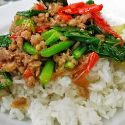 ข้าวราดผัดผักคะน้า