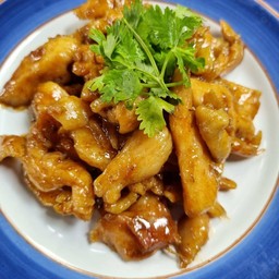หมูกระเทียม