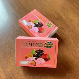 อัลมอนด์เคลือบช็อกโกแลต รส สตรอเบอร์รี่