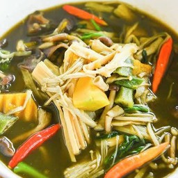 แกงหน่อไม้ใส่เห็ด