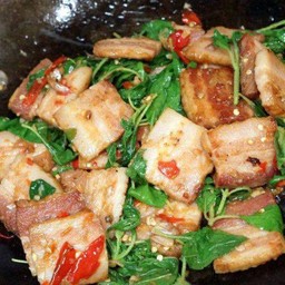 กะเพราหมูสามชั้นไลด์(กับข้าว)