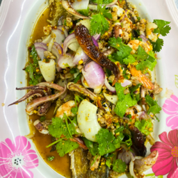 ลาบปลากระพงทอดกรอบ