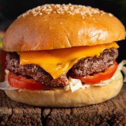 Classic Beef Cheese Burger (150 g)