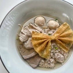 ก๋วยเตี๋ยว น้ำใส - หมู