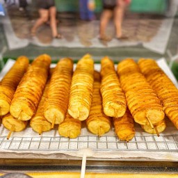 มันเกลียวทอด ตลาดนัดรถไฟศรีนครินทร์