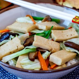 ข้าวหน้าเต้าหู้ผัดผัก