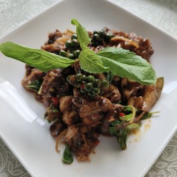 ผัดเผ็ดกบ