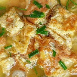 ข้าวผัดปลาทอด Fried Rice with Fried Fish