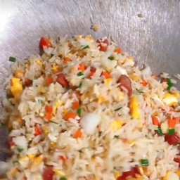 ข้าวผัดไก่แซ่บ