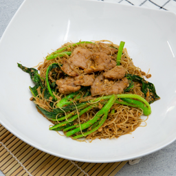 ผัดซีอิ๊วยอดผักหมูเส้นหมี่