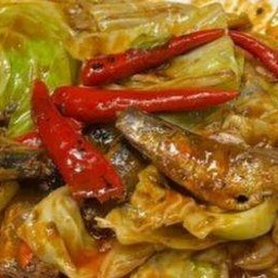 ผัดกะหล่ำปลากระป๋อง