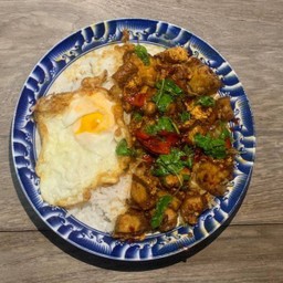 กะเพราหมูกรอบ ตาฟลุ๊ค