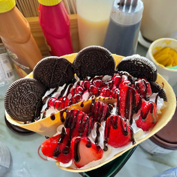 เครปวิปครีม (สตอเบอรี่ โอริโอ้ เยลลี่)