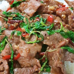 ข้าวกะเพราหมูชิ้น