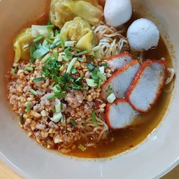 ก๋วยเตี๋ยวต้มยำบ้านไม้