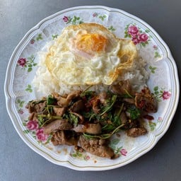 กะเพราเครื่องในไก่