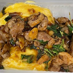 กระเพราไก่ + ไข่ข้นพิเศษ 2 ฟอง