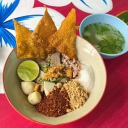 ก๋วยเตี๋ยวแห้งหมูต้มยำ