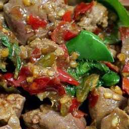 กะเพราเครื่องในไก่(กับข้าว)