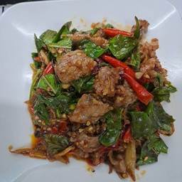 ผัดเผ็ดเนื้อใบยี่หร่า