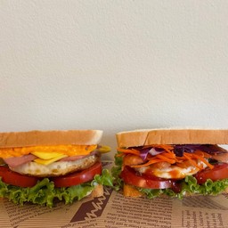 Bunnie’s Sandwich แซนวิชเกาหลี แซนวิชไส้แน่น สตอเบอร์รี่ครีมสด