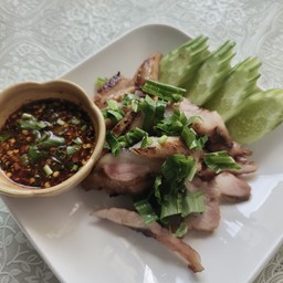 คอหมูย่าง