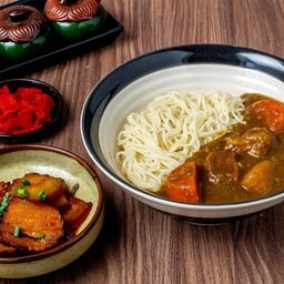 ราเมนแกงกะหรี่หมูพะโล้