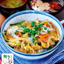 ข้าวหน้าหมูทอดราดไข่