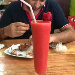 STRAWBERRY LASSI