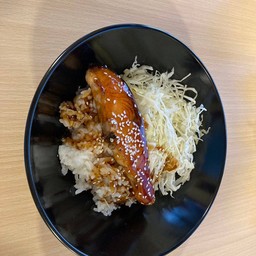 ข้าวหน้าปลาแซลมอน