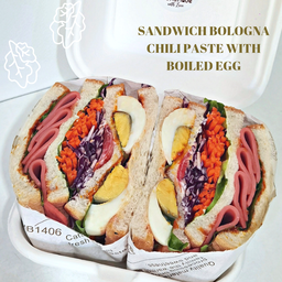 แซนด์วิชโบโลญญ่า พริกเผา พร้อมไข่