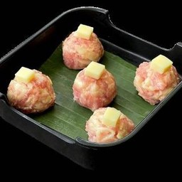 ลูกชิ้นชีสยืดลุงโฮ