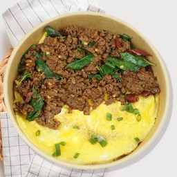 กระเพราเนื้อสับพริกแห้ง ไข่ข้น ไข่2 ใบ ไม่ใช้น้ำมัน