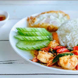 ข้าวกะเพรากุ้งปลาหมึก