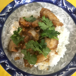 กระเทียมหมูกรอบ